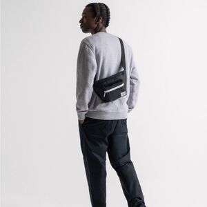 NEW Herschel Supply Co Seventeen Hip Pack